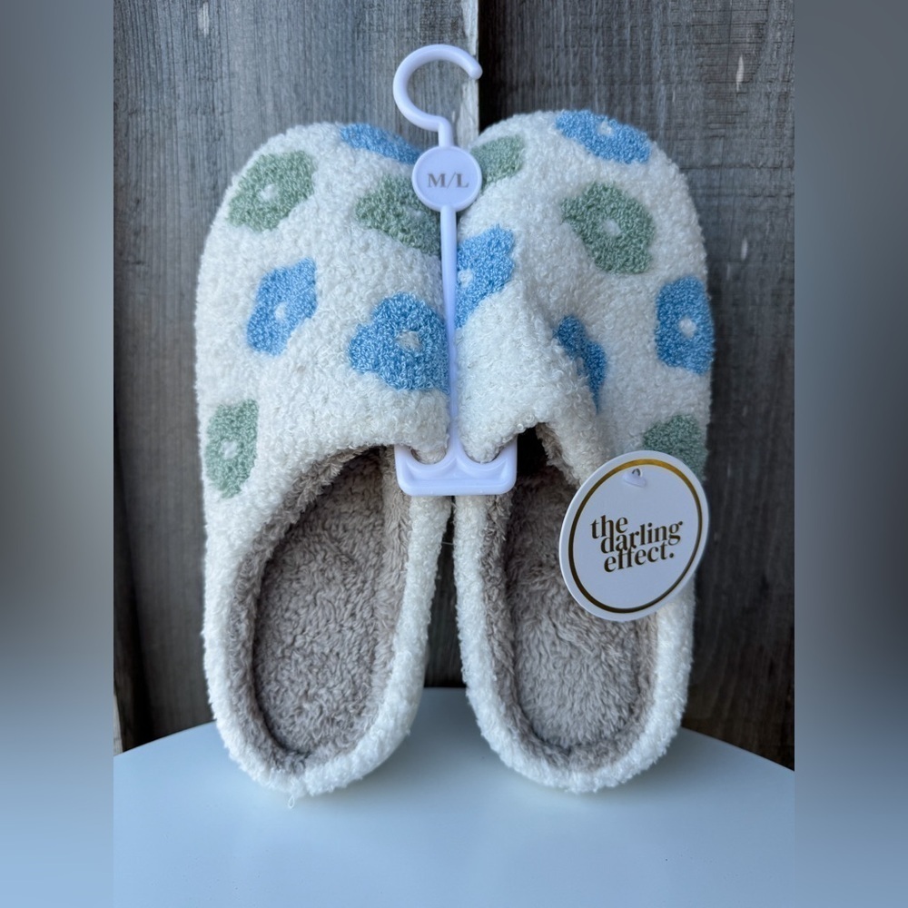 The Darling Effect Blue Flower Soft Fuzzy Hard Sole Lightweight Slippers - Picture 3 of 3
